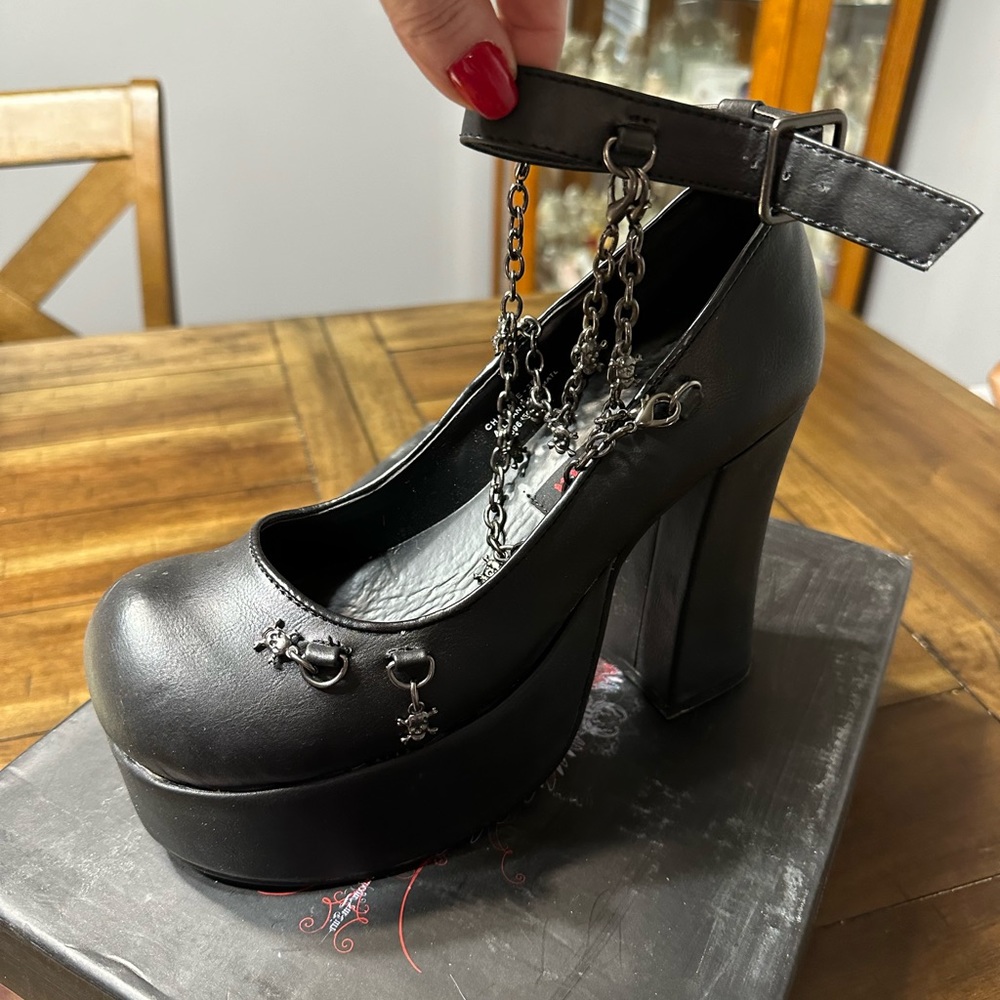 Super cute chunky heel with metal charms size 9